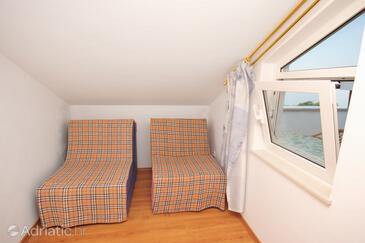 Apartments with parking space Njivice, Krk - 5458