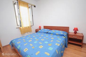 Apartmaji s parkingom Njivice, Krk - 5458