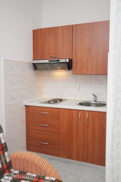 Apartmaji s parkingom Njivice, Krk - 5458