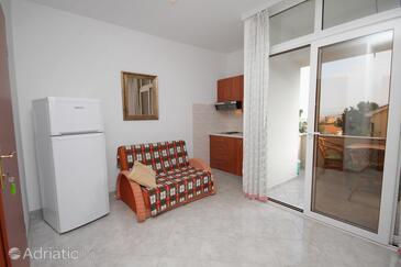 Apartmaji s parkingom Njivice, Krk - 5458