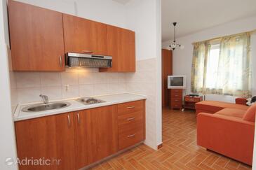 Apartmani s parkingom Njivice, Krk - 5458