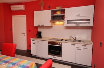 Apartamenty nad morzem z basenem Vrbnik, Krk - 5459