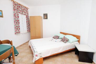 Ferienwohnungen und Zimmer mit Parklplatz Stara Baska, Krk - 5460