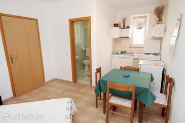 Ferienwohnungen und Zimmer mit Parklplatz Stara Baska, Krk - 5460