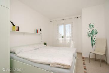 Apartments with parking space Pinezići, Krk - 5464