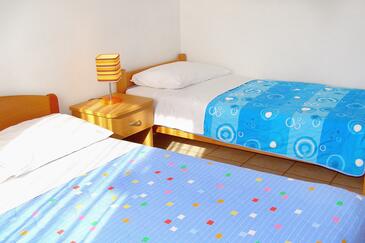 Apartmanok parkolóhellyel Pinezici, Krk - 5465