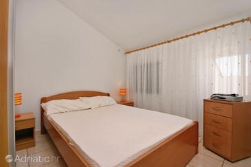 Apartmanok parkolóhellyel Pinezici, Krk - 5465