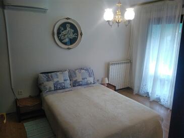 Ferienwohnungen mit Parkplatz Njivice, Krk - 5476