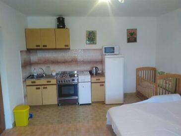 Ferienwohnungen mit Parkplatz Njivice, Krk - 5476