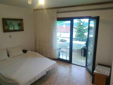 Apartments Njivice, Kvarner