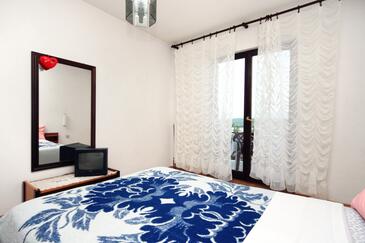 Apartments Njivice, Kvarner