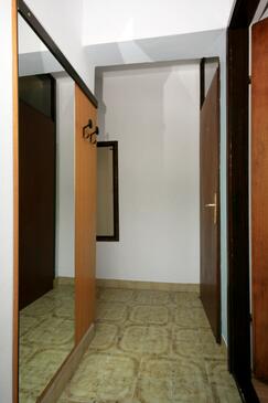 Apartments Njivice, Kvarner