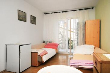 Apartments Njivice, Kvarner