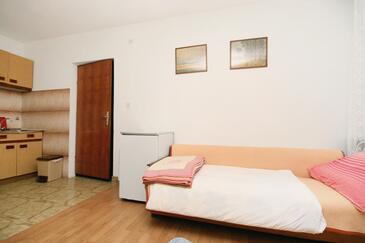 Apartments Njivice, Kvarner