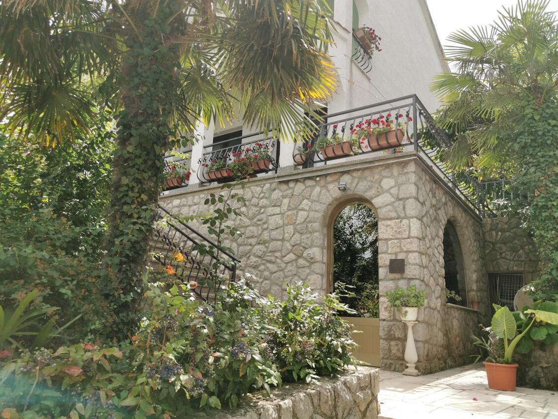 Apartments Njivice, Kvarner