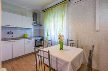Apartments with parking space Crikvenica - 5478