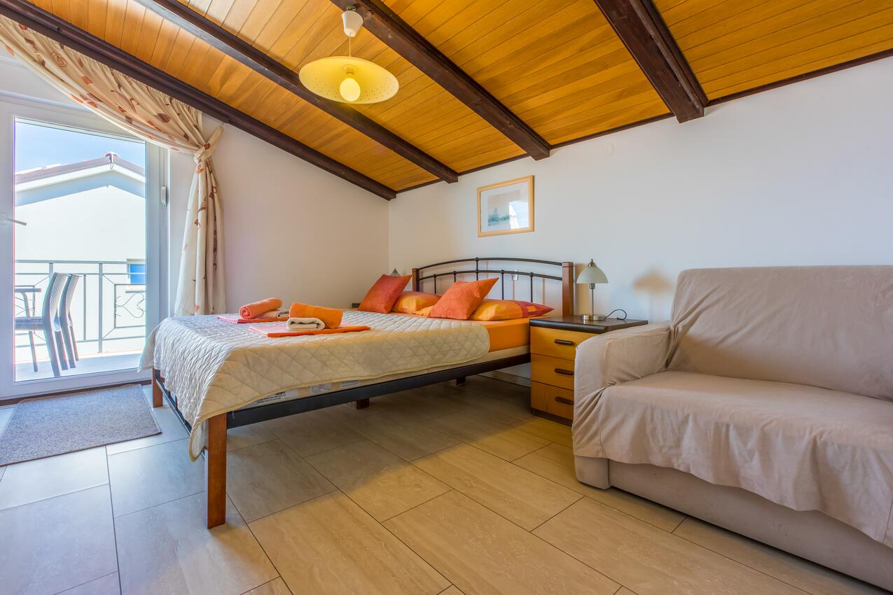 Apartments with parking spaces Crikvenica - 5478