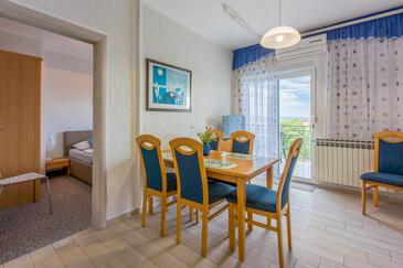 Apartments with parking space Crikvenica - 5478