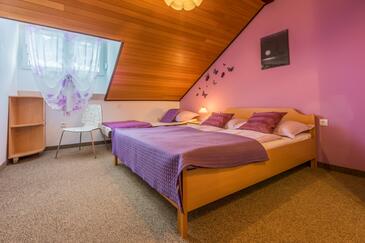 Apartments with parking space Crikvenica - 5478