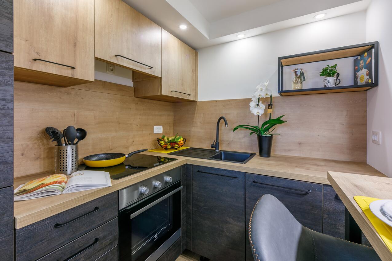 Apartments with parking space Crikvenica - 5478
