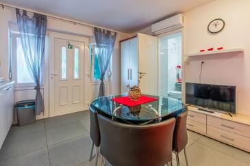 Apartments with parking space Crikvenica - 5478
