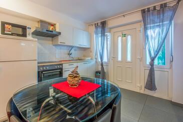 Apartments with parking space Crikvenica - 5478