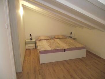 Apartments with swimming pool Novi Vinodolski - 5479