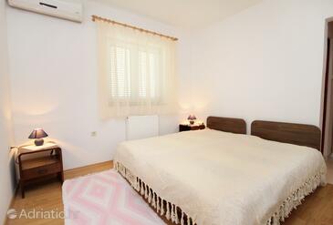 Apartments with swimming pool Novi Vinodolski - 5479