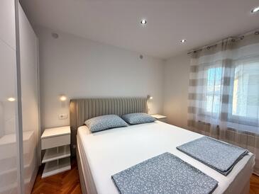 Apartments with WiFi Novi Vinodolski - 5483