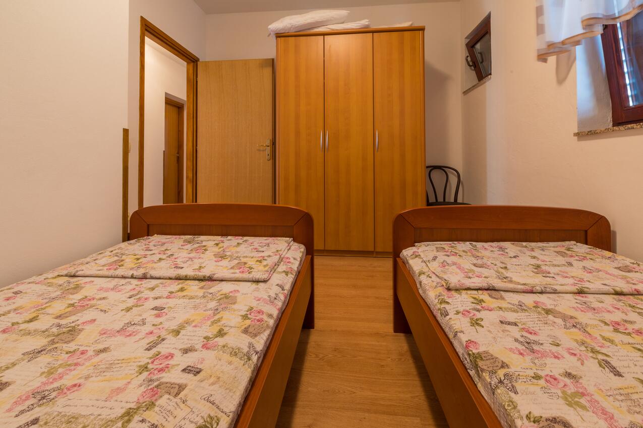 A-5493-b - Private accommodation - Apartments with a parking space Crikvenica