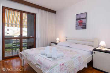 Apartments with parking space Crikvenica - 5494