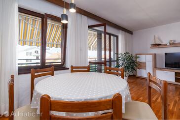 Apartments with parking space Crikvenica - 5494