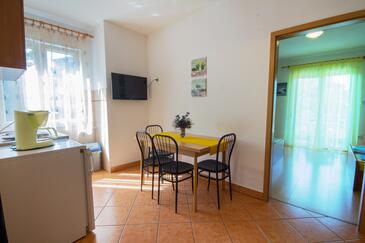 Apartments with parking space Crikvenica - 5499