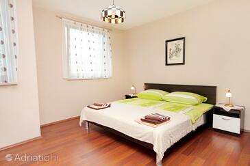 Apartments with parking space Klenovica, Novi Vinodolski - 5504