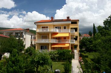 Apartments with terrace Selce, Kvarner