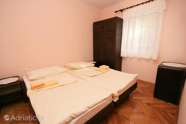 Apartments with parking space Novi Vinodolski - 5514