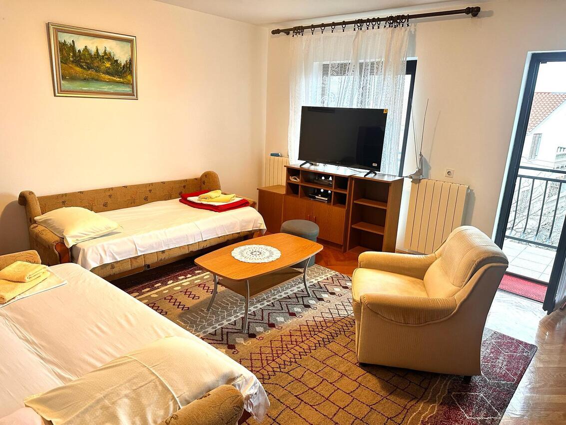 Apartamenty z parkingiem Novi Vinodolski - 5514