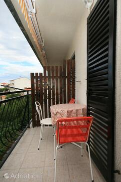 Apartments with parking space Novi Vinodolski - 5514