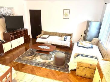 Apartments with parking space Novi Vinodolski - 5514