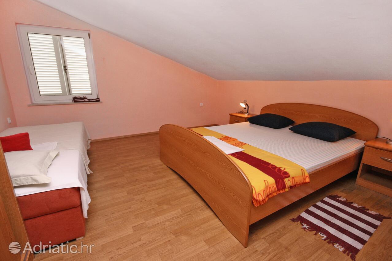 Apartments with parking spaces Novi Vinodolski - 5526