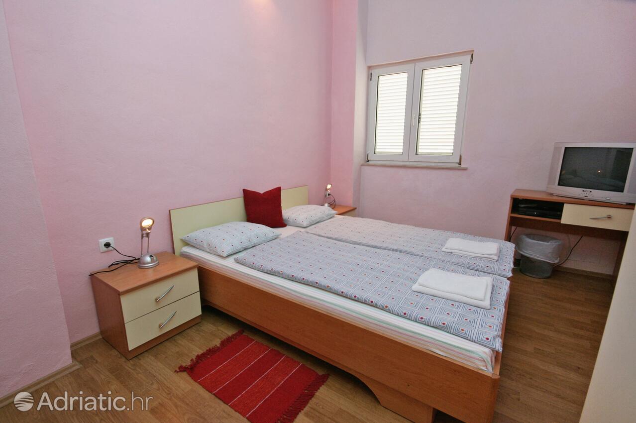 Apartments with parking spaces Novi Vinodolski - 5526