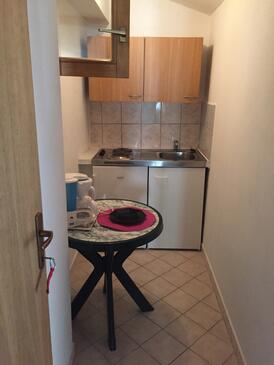 Apartments with parking space Novi Vinodolski - 5526