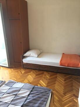 Apartamenty z parkingiem Novi Vinodolski - 5526