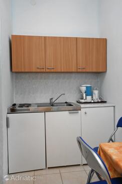 Apartamenty z parkingiem Novi Vinodolski - 5526