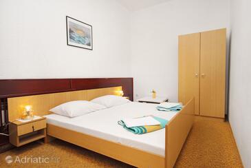 Appartements avec parking Novi Vinodolski - 5546