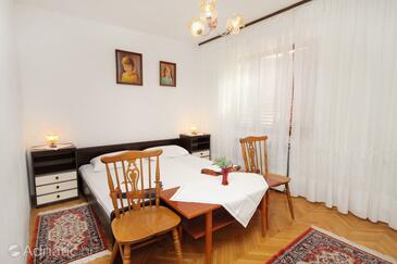 Appartements avec parking Novi Vinodolski - 5547