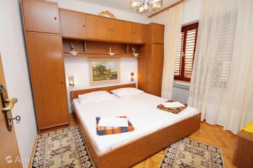 Appartements avec parking Novi Vinodolski - 5547
