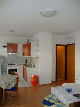 Apartments with parking space Crikvenica - 5553