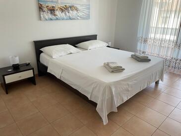 Ferienwohnungen mit Parkplatz Vantacici, Krk - 5566