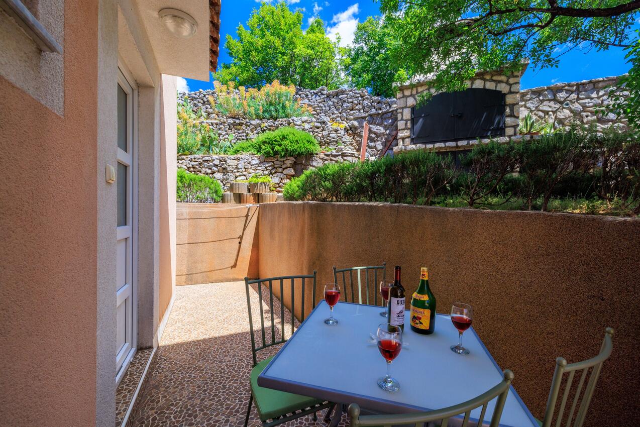 Apartments and rooms with parking space Senj - 5569